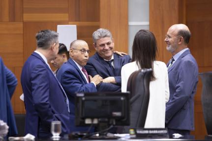 Grupo pró-Botelho consegue tirar 1º adversário de campo em disputa à prefeitura