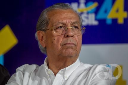 Jayme Campos acata pedido para investigar filho de Bolsonaro e mais 4