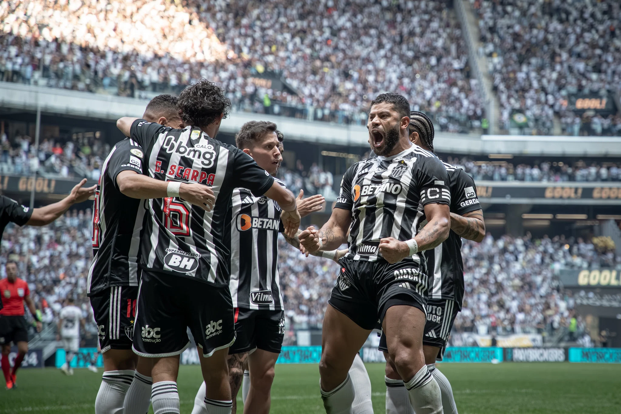 No retorno de Philippe Coutinho, Vasco perde para o Atlético-MG