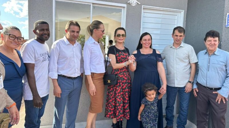 Família com 5 filhos conquista casa própria com subsídio do Governo de MT e sai do aluguel após 15 anos