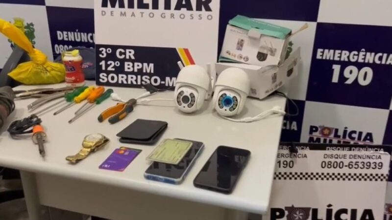 PM desinstala câmeras de vigilância montadas por facção criminosa e prende dois homens