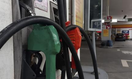 Petrobras anuncia aumento de 7,12% no preço da gasolina para distribuidoras;veja