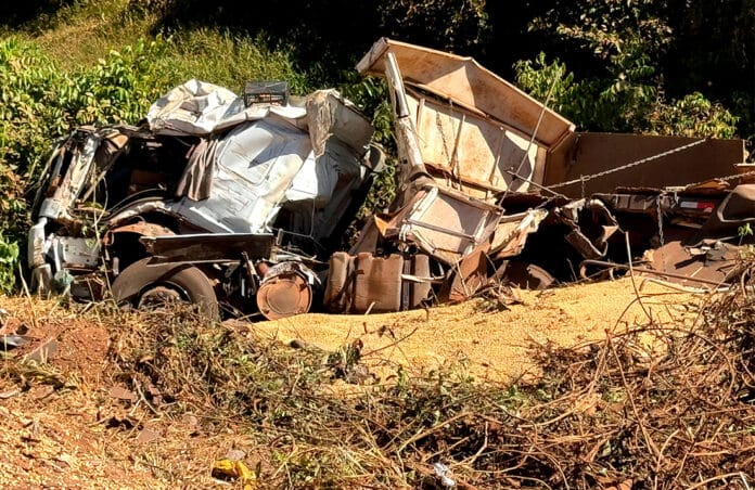 Colisão envolve três carretas na BR-163 entre Sinop e Sorriso; assista