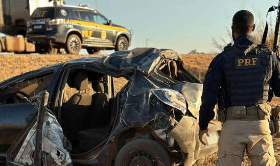 Após perseguição e capotamento, PRF apreende 200 tabletes de drogas em Mato Grosso; vídeo