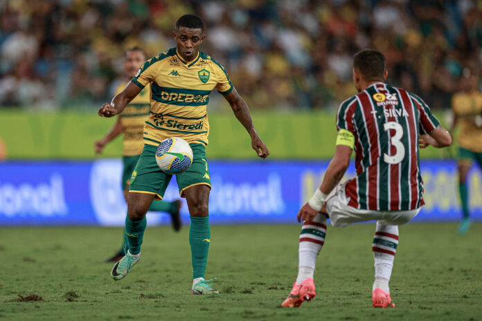 Fluminense ganha do Cuiabá e deixa a lanterna do Brasileirão