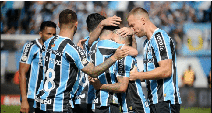 Grêmio vence o Vitória pelo Brasileirão, mas segue em situação complicada na tabela