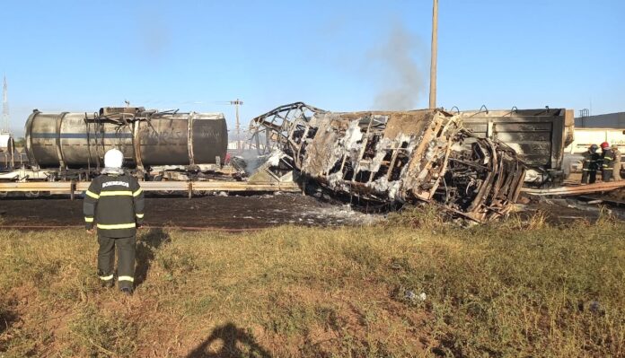 PRF confirma 5 mortos em acidente entre carretas e ônibus que pegaram fogo em rodovia de MT