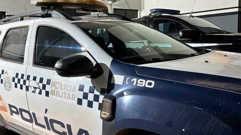 Dois são detidos ao intimidar passageiros de ônibus com arma falsa em Nova Mutum