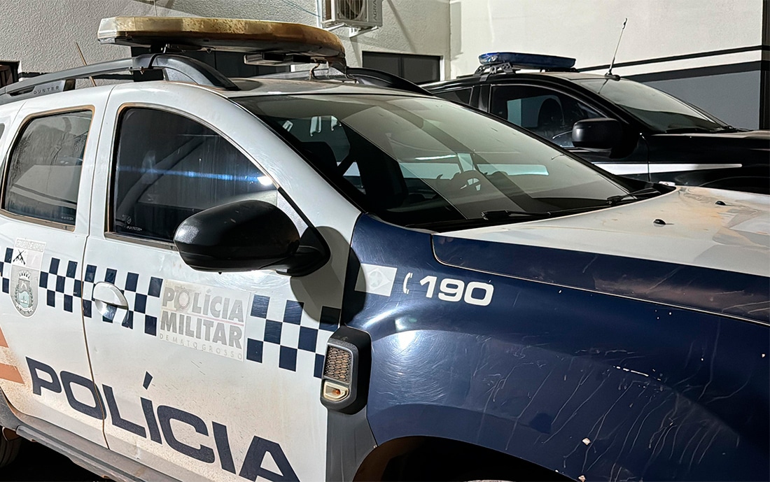 Dois são detidos ao intimidar passageiros de ônibus com arma falsa em Nova Mutum