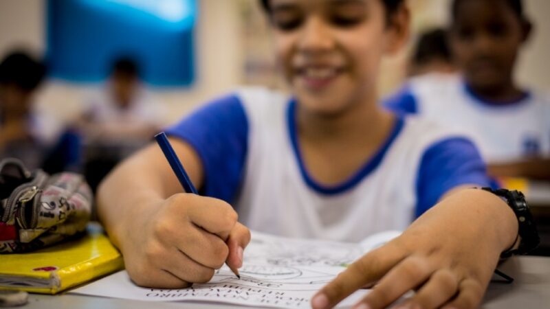 Seduc premia 100 escolas com melhores índices de alfabetização em Mato Grosso