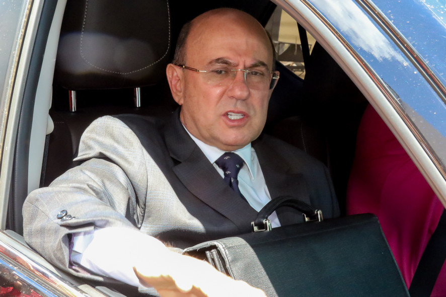 Juiz condena, mas livra Riva de punição por conta de prescrição