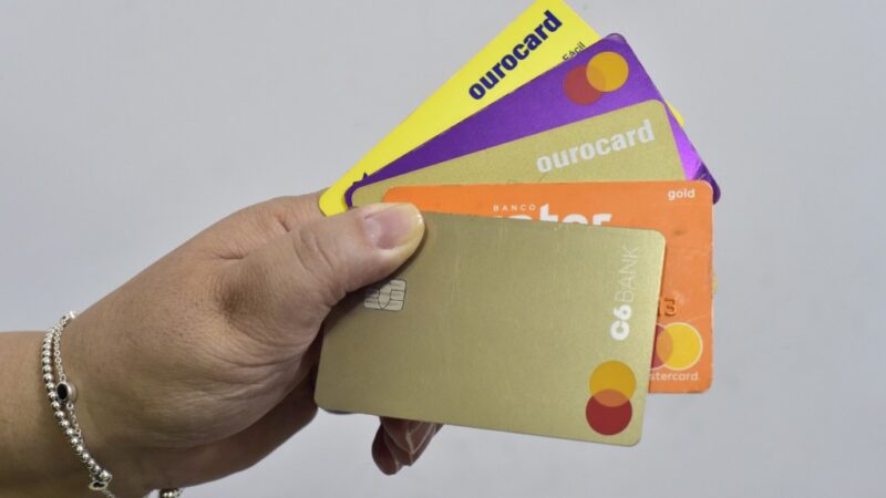 Consumidores podem transferir dívidas para instituição que oferecer condição mais vantajosa, orienta Procon-MT