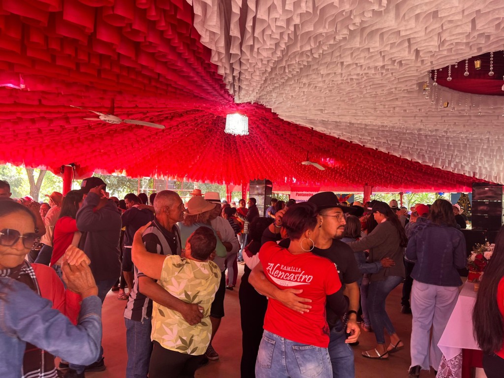 Circuito Turístico Pantaneiro leva mil pessoas a Mimoso em festa religiosa