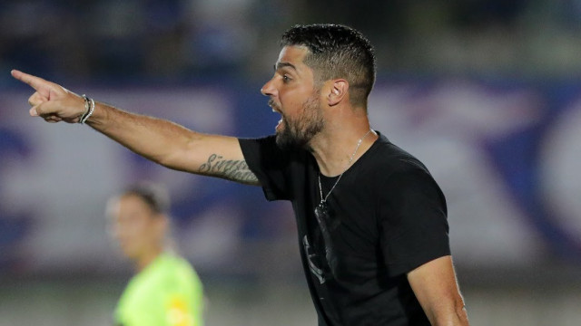 António Oliveira responde sofre seu futuro no Corinthians: ‘Vocês querem sangue’