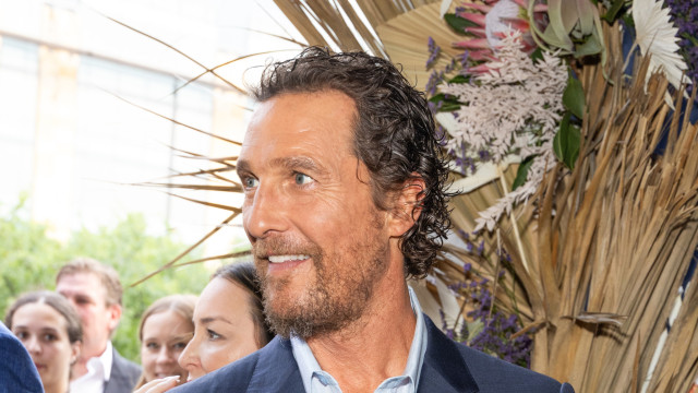 Matthew McConaughey já está recuperado após mostrar olho inchado