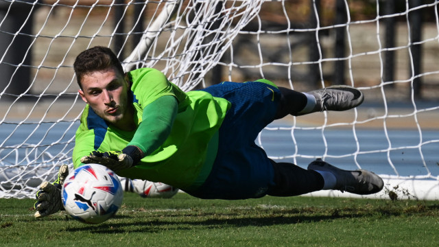 Goleiro Bento é oficializado pelo Al-Nassr e será companheiro de Cristiano Ronaldo
