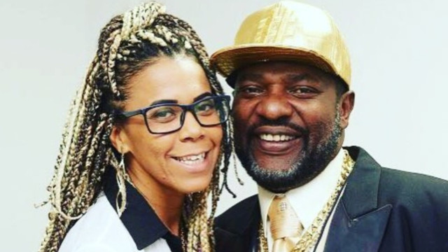 Viúva de Mr. Catra se casa seis anos após a morte do cantor