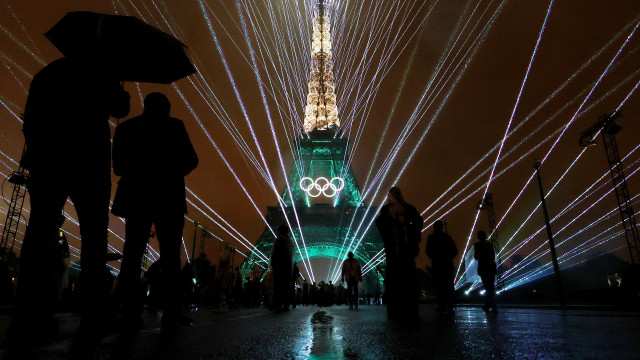 Cerimônia de abertura com temporal e gafe dá início aos Jogos Olímpicos de Paris-2024