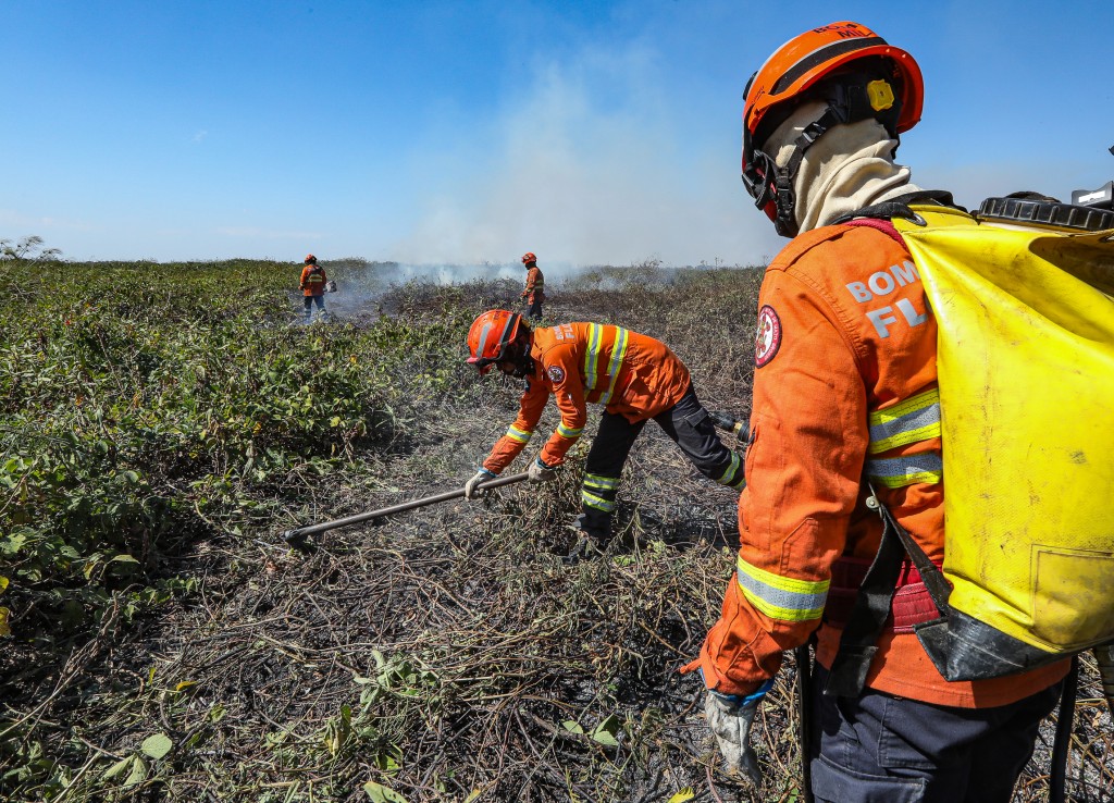 Corpo de Bombeiros extingue dois incêndios em Canarana e combate outros 18 em MT nesta sexta-feira (02)