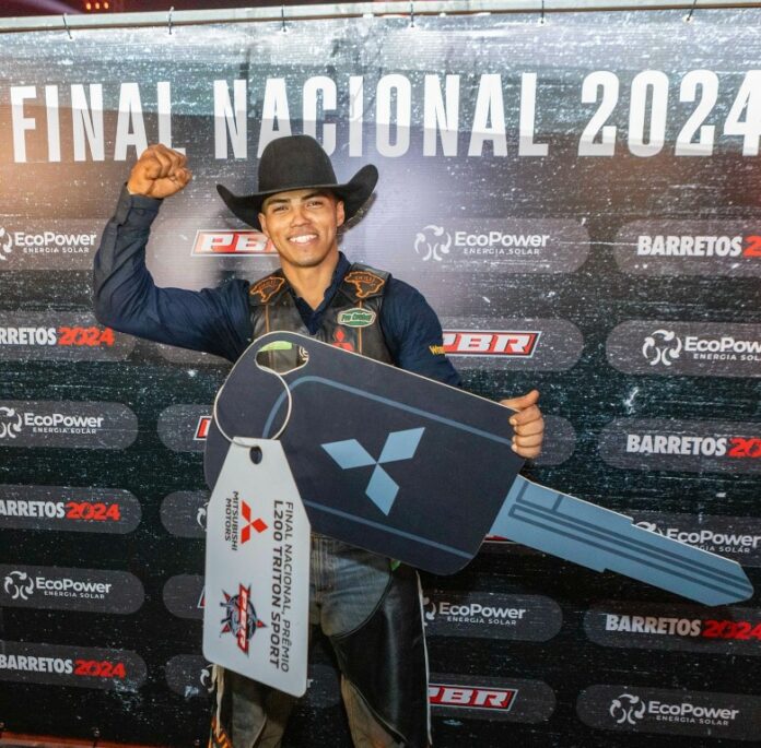 Peão de Paranaíta/MT vence campeonato brasileiro da PBR 2024 em Barretos, SP