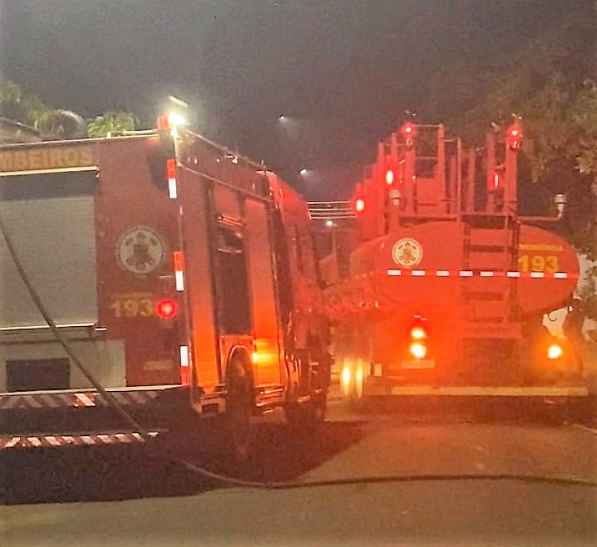 Bombeiros extinguem incêndio e impedem destruição de casa em Tangará da Serra