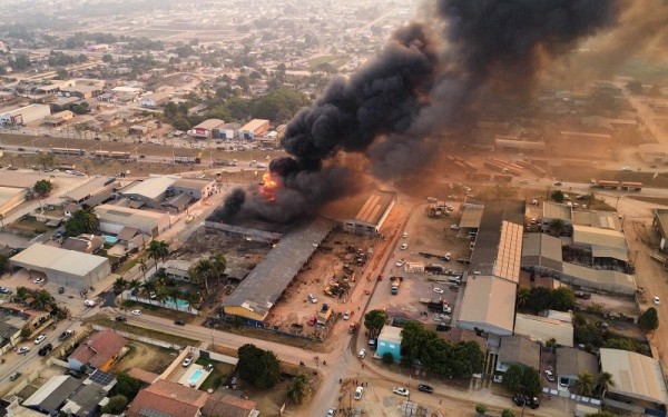Atacadista de lubrificantes é destruída por incêndio em Novo Progresso-PA;Vídeo