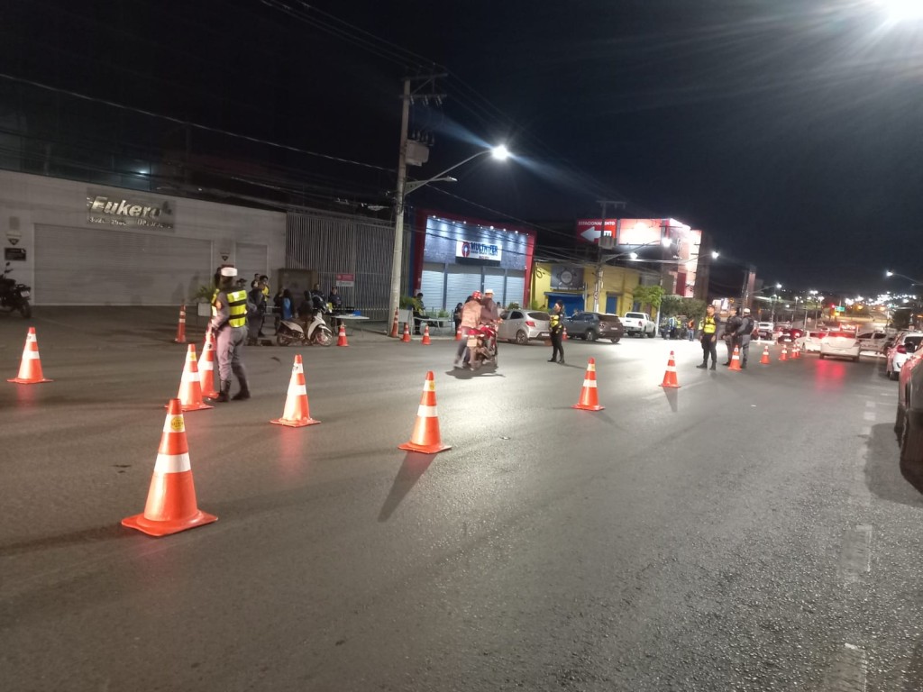 Operação Lei Seca na Avenida Isaac Póvoas termina com 14 prisões de condutores