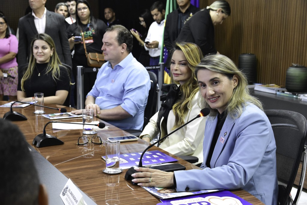 “Essas caminhonetes darão autonomia para a população indígena”, afirma secretária