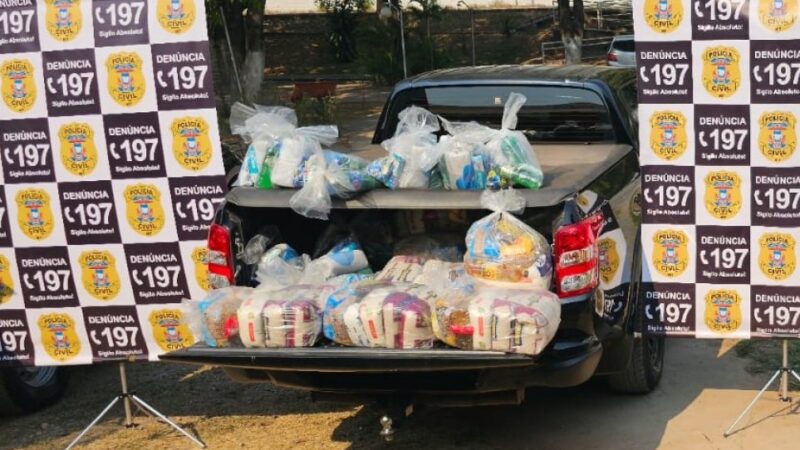 Polícia Civil entrega a instituições beneficentes cestas básicas apreendidas em operação contra o crime organizado