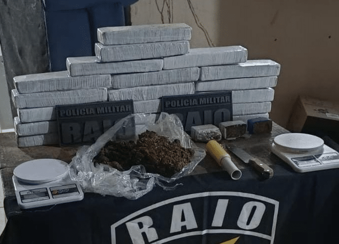 PM apreende 30 tabletes de drogas, prende quatro pessoas e resgata criança em Sinop