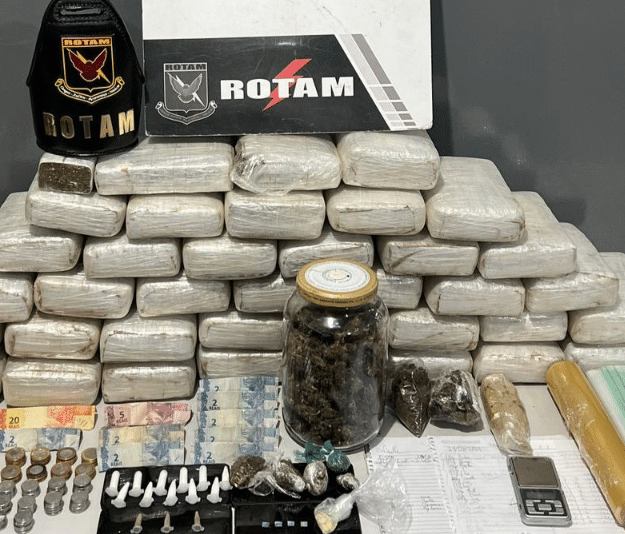 Dupla é presa após tentativa de fuga com 38 tabletes de maconha em Mato Grosso