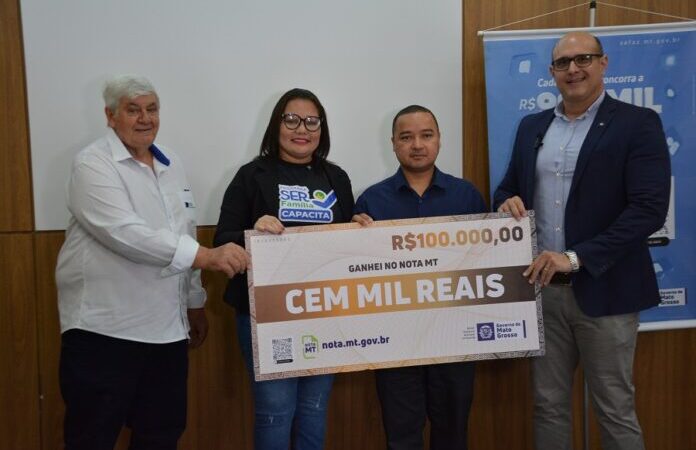 Moradores de Cuiabá e Rondonópolis são sorteados no Nota MT e recebem R$ 100 mil
