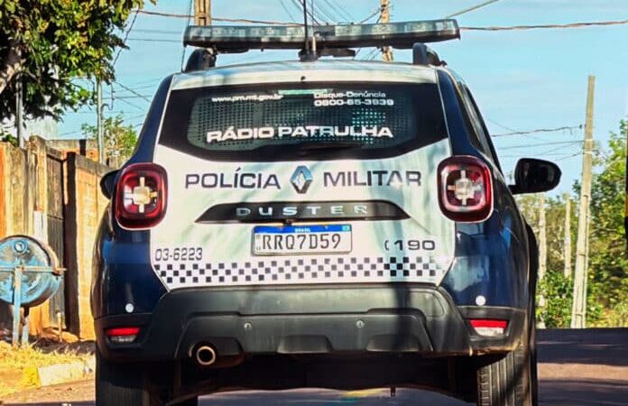 Ladrões roubam 3 carros em empresa no Mato Grosso e ateiam fogo em um