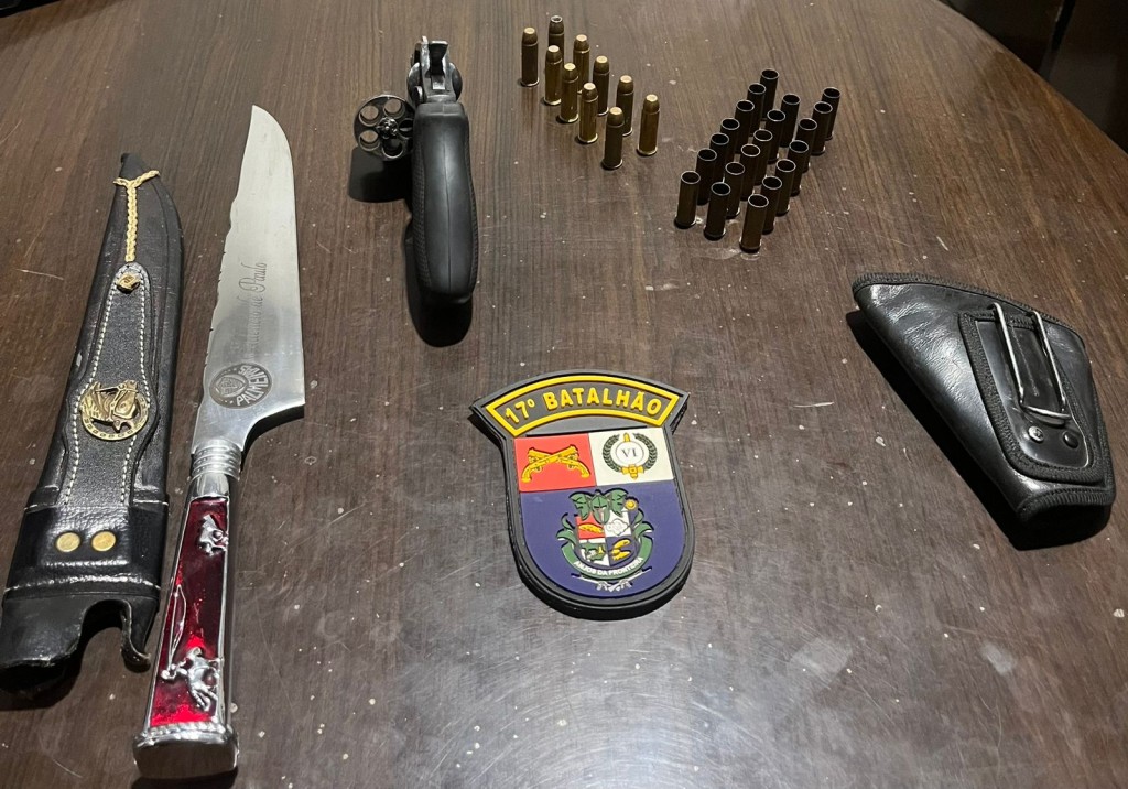 Motorista é preso pela PM após furar bloqueio e avançar Gol contra policiais
