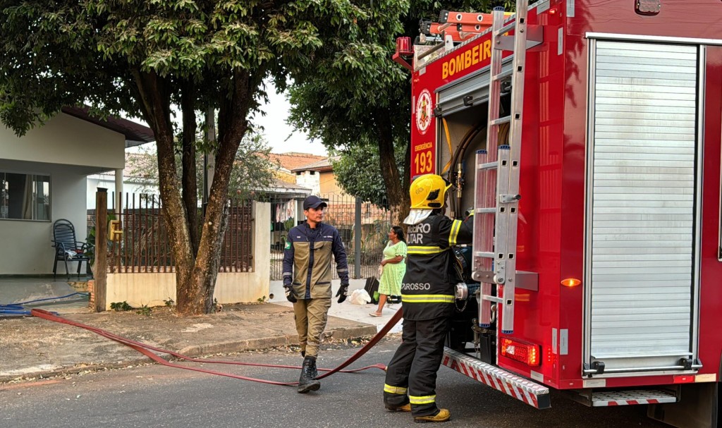 Bombeiros combatem incêndios em casas de moradores que esqueceram panelas em fogão