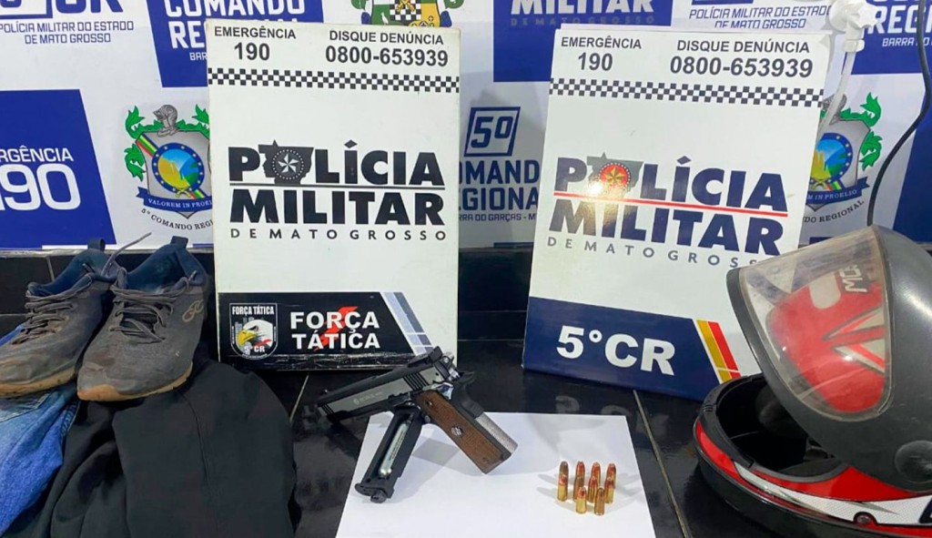 Dupla é presa pela Força Tática com simulacro de arma e munições em Barra do Garças