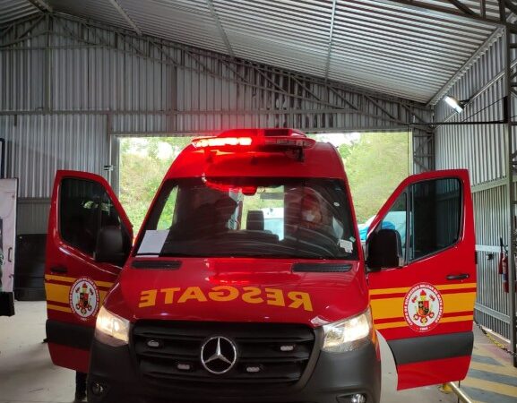 Corpo de Bombeiros atende ocorrência acidente de trânsito com vítima na BR-163