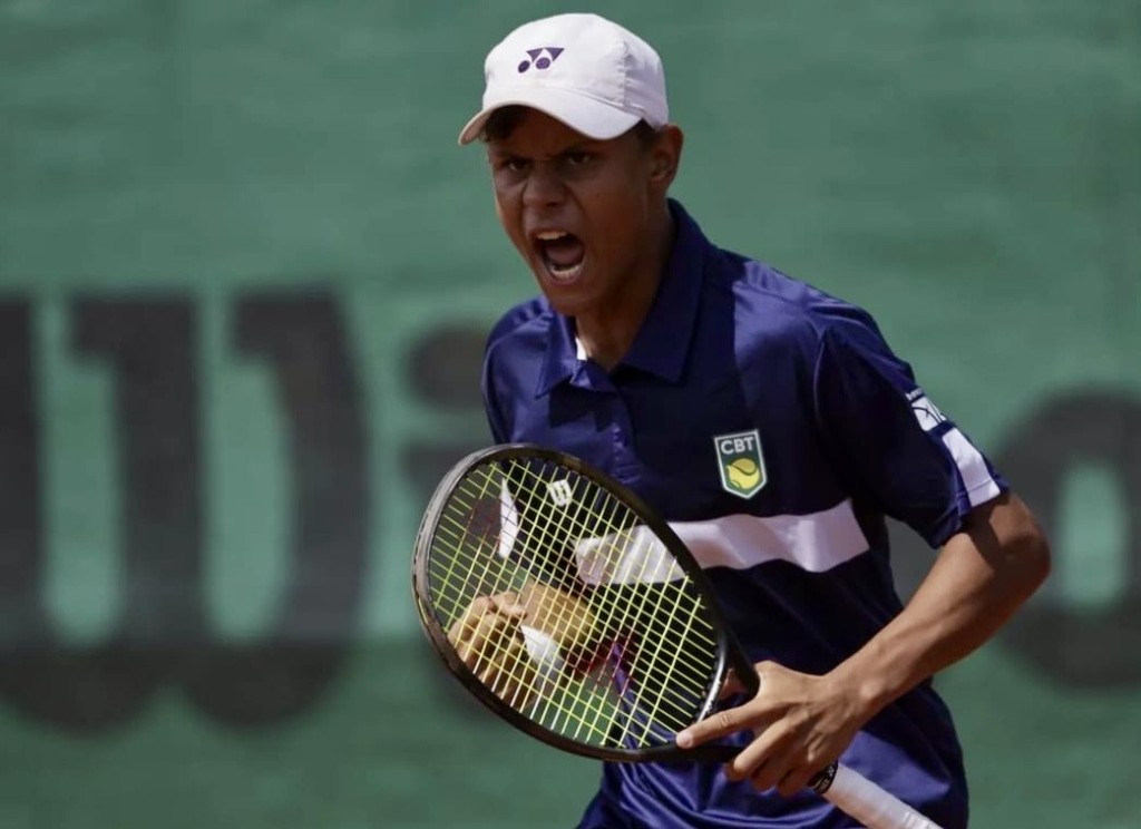 Bolsista do Governo de MT conquista vice-campeonato mundial de tênis sub-14
