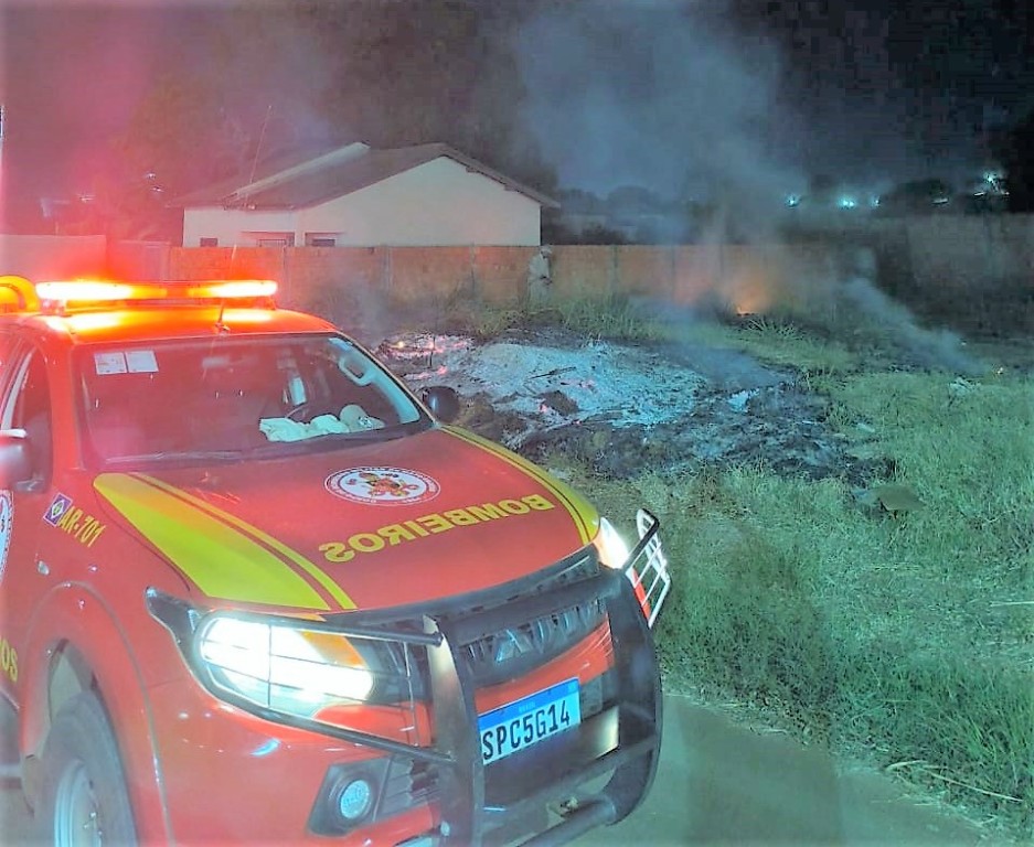 Corpo de Bombeiros Militar combate três incêndios em terrenos baldios