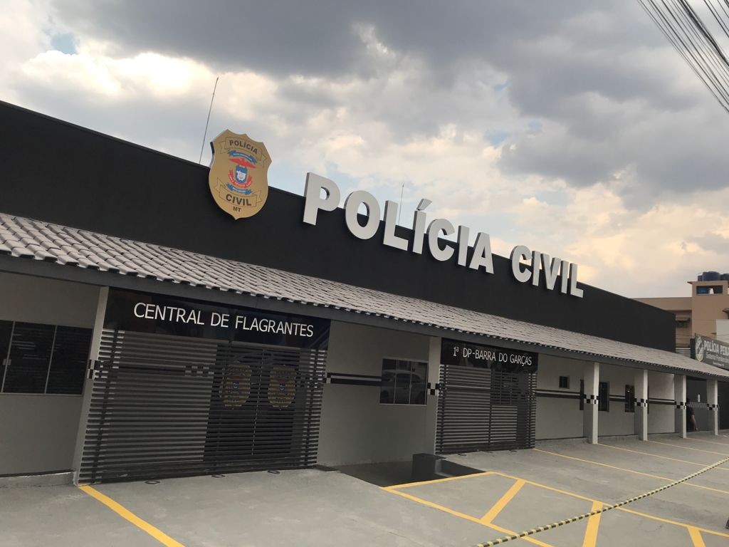 Homem descumpre medida protetiva, persegue ex-companheira e é preso pela Polícia Civil