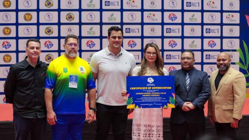Primeira-dama do Estado é homenageada como Madrinha do Sambo no Pan American Championships realizado em Cuiabá