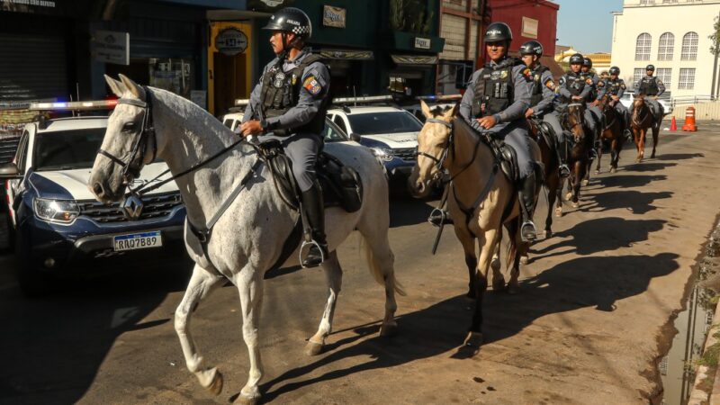 Cavalaria da Polícia Militar prende foragido da Justiça e suspeito de tráfico de drogas em Cuiabá