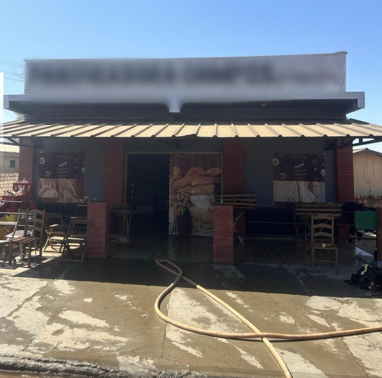 Bombeiros extinguem incêndio em padaria em Sorriso