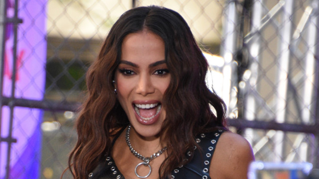 Anitta vibra com música na coreografia campeã olímpica de Rebeca Andrade