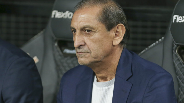 Ramón Díaz elogia Corinthians comprometido em ‘partida extraordinária’, mas pede reforços