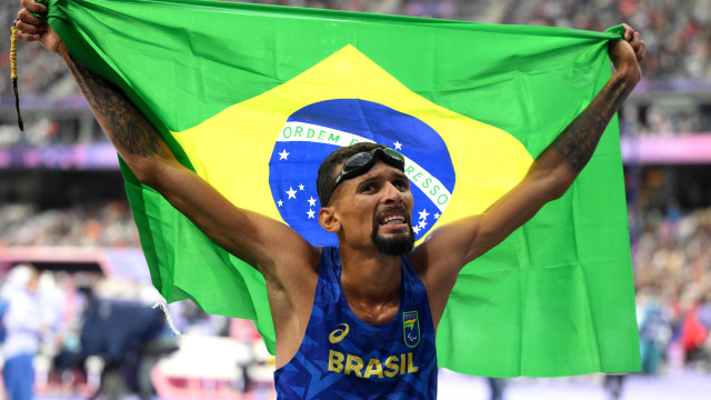 Brasileiro ‘mói’ recorde mundial e é ouro nos 5.000 m em Paris