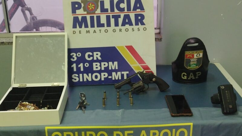 PM recupera semijoias, prende suspeito por roubo e apreende arma de fogo