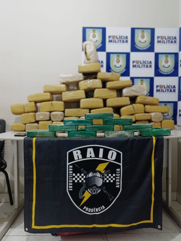 Polícia Militar prende homem por tráfico e apreende 52 tabletes de maconha e pasta base de cocaína