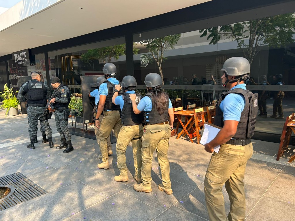 Bope realiza treinamento simulado de situação de crise de roubo com reféns