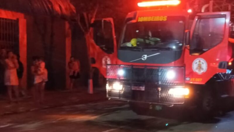 Corpo de Bombeiros combate incêndios em duas residências em Sinop
